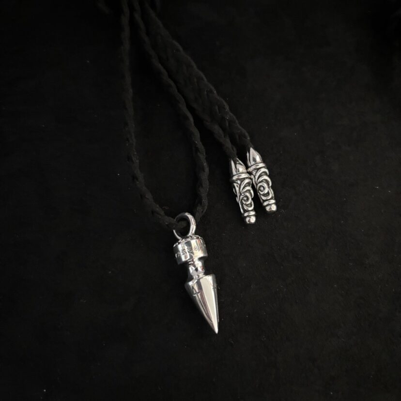 Chrome Hearts bullet-shaped six-pointed star tongue style leather rope necklace