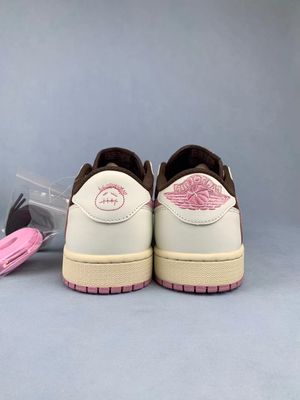 Air Jordan 1 Travis Scott’s Air Jordan 1 Low “Dark Pony”