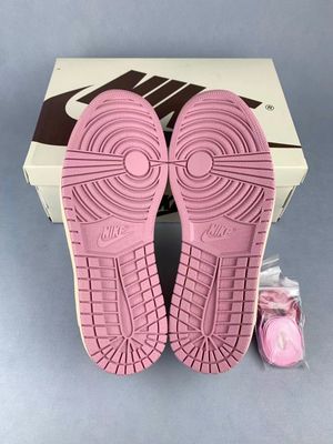 Air Jordan 1 Travis Scott’s Air Jordan 1 Low “Shy Pink”