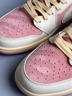 Air Jordan 1 Travis Scott’s Air Jordan 1 Low “Shy Pink”