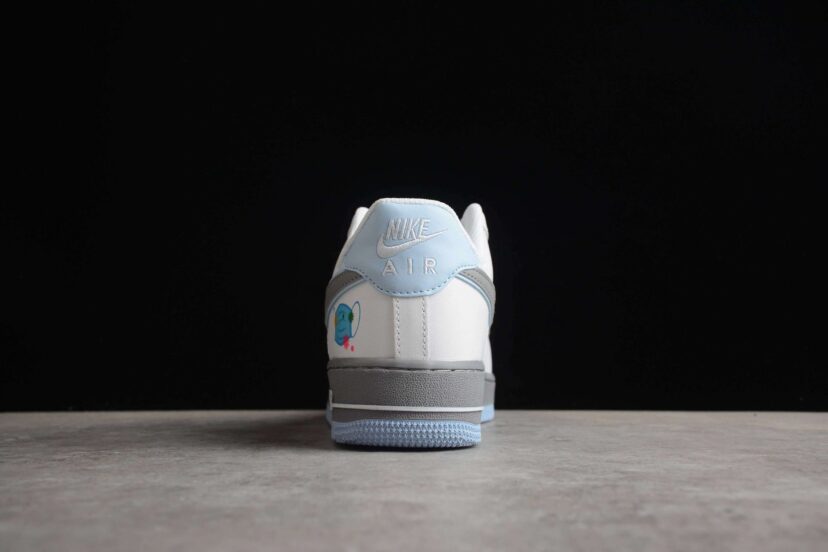 Air Force 1 07 Fight the Epidemic