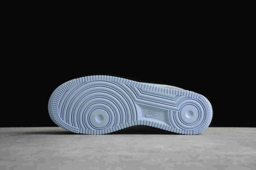 Air Force 1 07 Fight the Epidemic