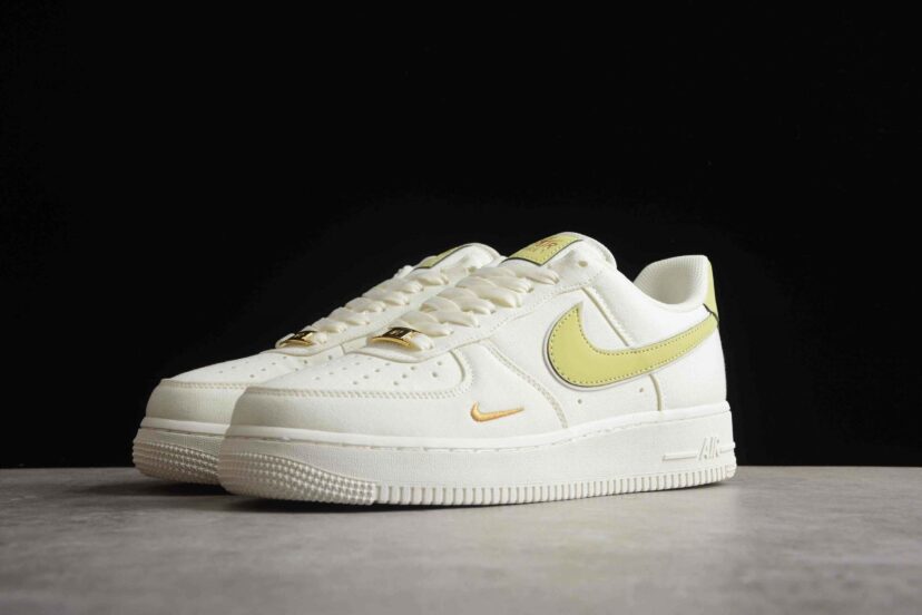 Air Force 1 07 Low Cream Metallic Gold Green