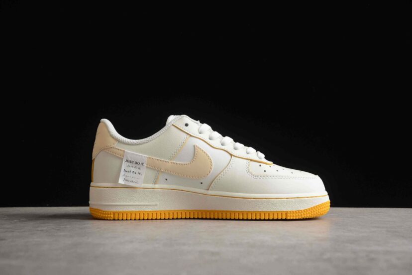 Air Force 1 07 Low Egg Yolk