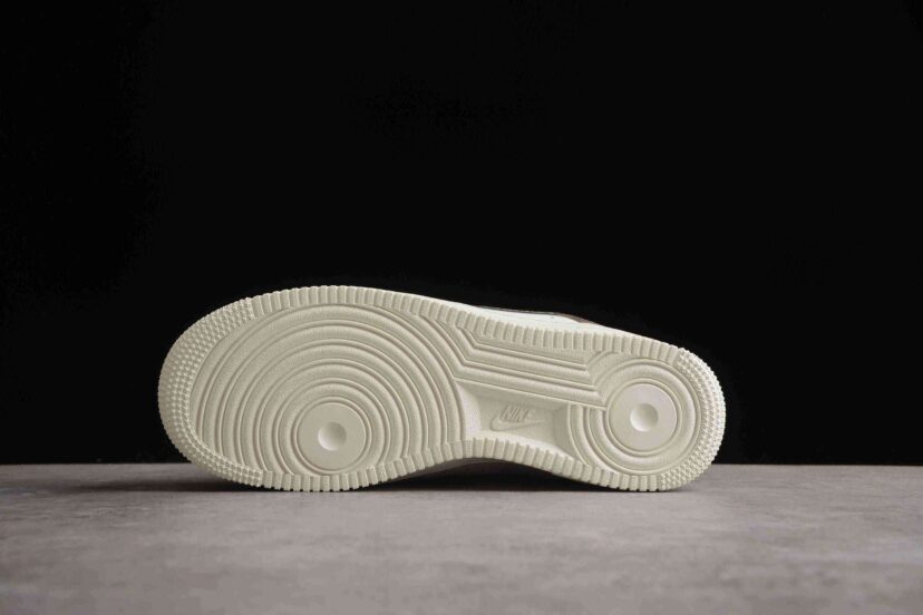 Air Force 1 07 Low Mikhaki Summite White