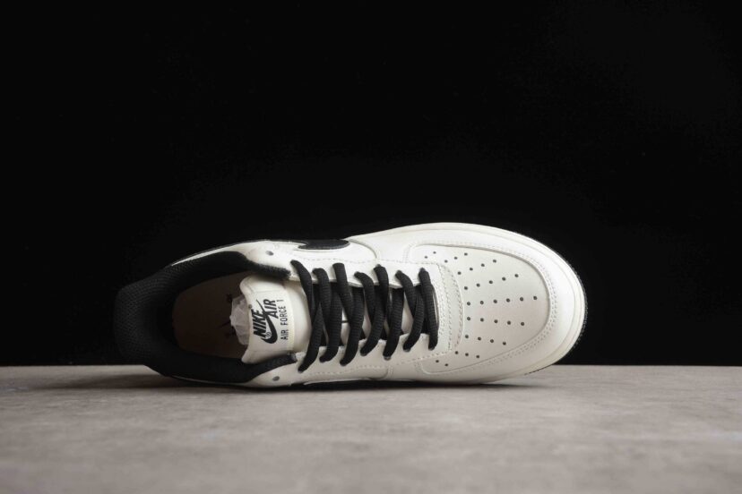 Air Force 1 07 Low NYC White Black