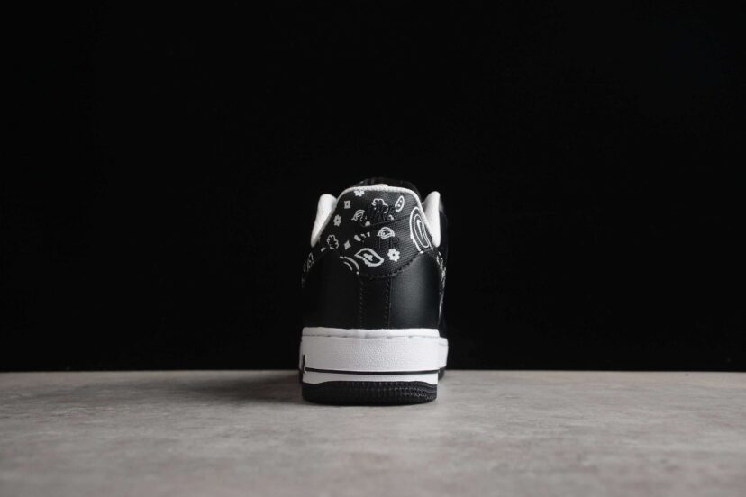 Air Force 1 07 Low Paisley Black White