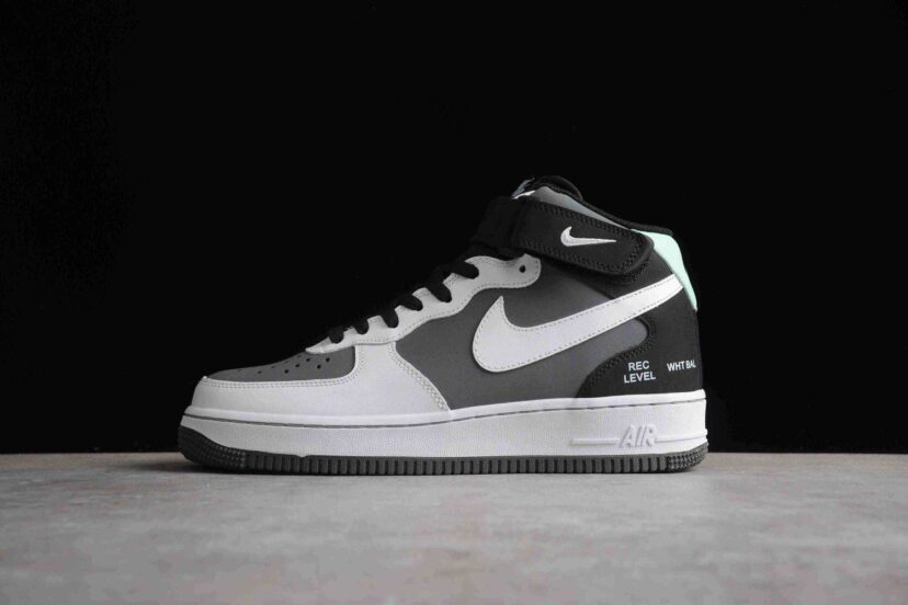Air Force 1 07 Low Patent Leather White Black