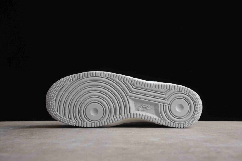 Air Force 1 Low Snowflake