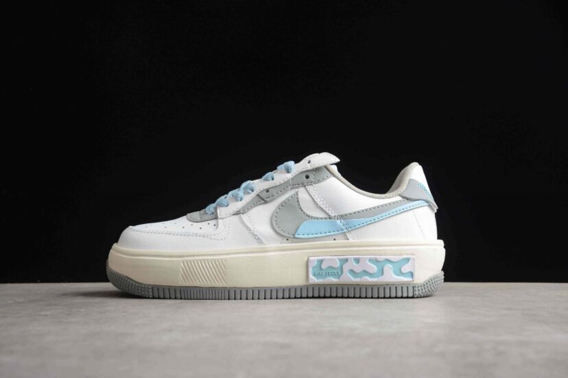 Air Force 1 Low Fontanka Loch Ness