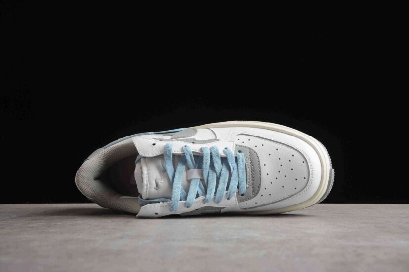 Air Force 1 Low Fontanka Loch Ness