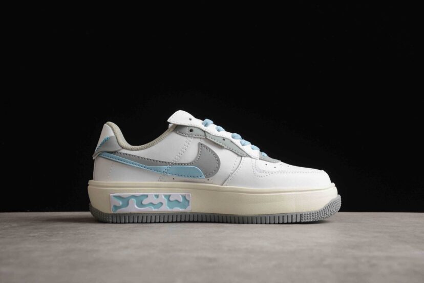 Air Force 1 Low Fontanka Loch Ness
