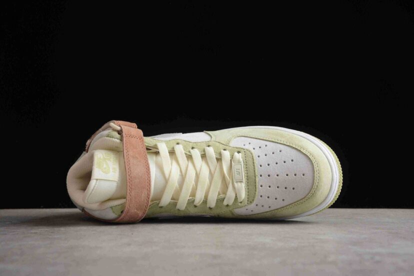 Air Force 1 Mid 07 Light Green