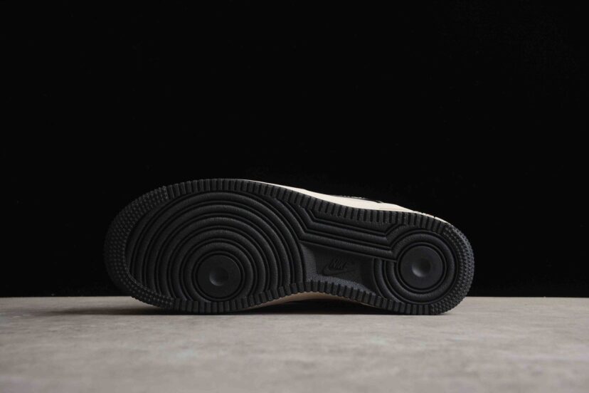 Carhatt x Nike Air Force 1 07 Low Black White