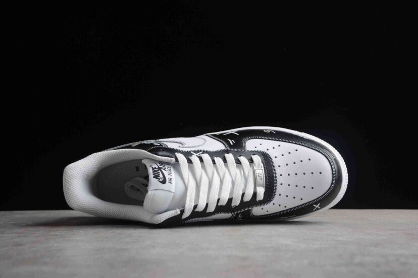 Kaws x Air Force 1 07 Low Black