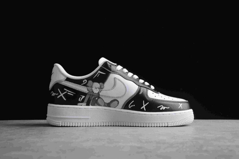Kaws x Air Force 1 07 Low Black