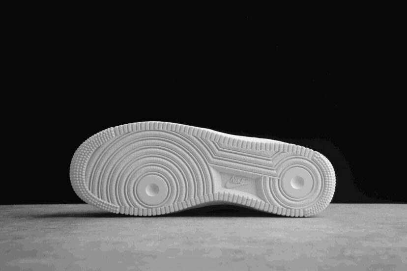 Kaws x Air Force 1 07 Low Black