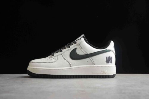 UNDEFEATED x Nike Air Force 1 07 Beige Black 3M