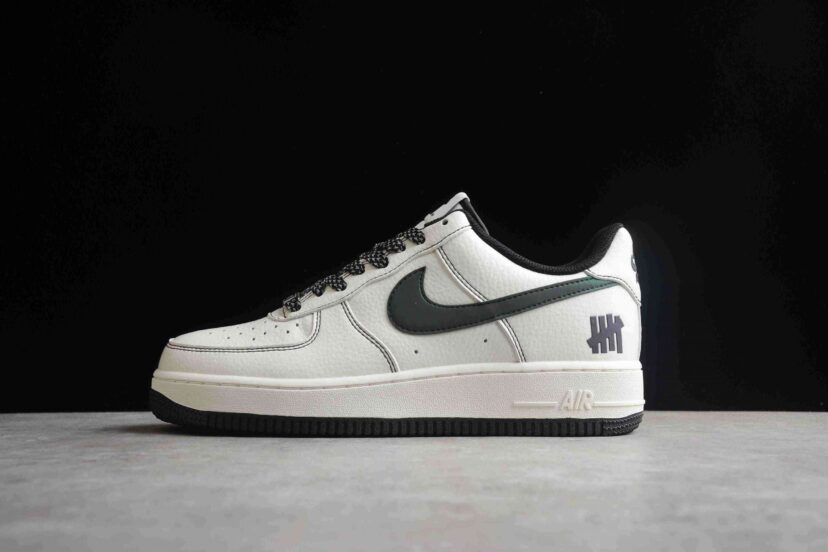 UNDEFEATED x Nike Air Force 1 07 Beige Black 3M