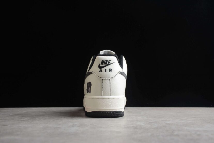 UNDEFEATED x Nike Air Force 1 07 Beige Black 3M