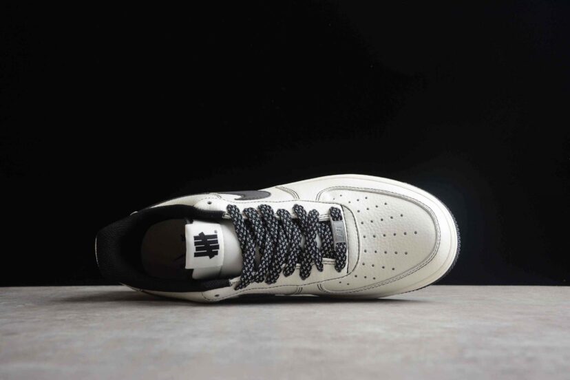 UNDEFEATED x Nike Air Force 1 07 Beige Black 3M
