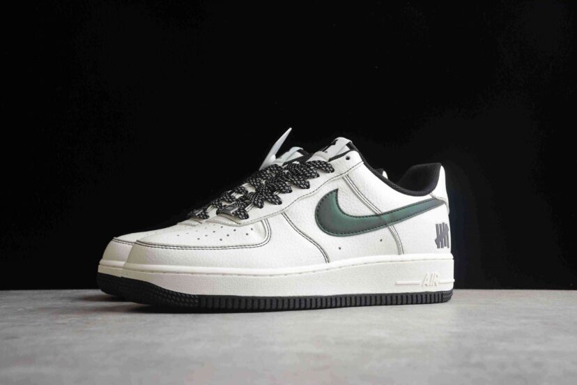 UNDEFEATED x Nike Air Force 1 07 Beige Black 3M
