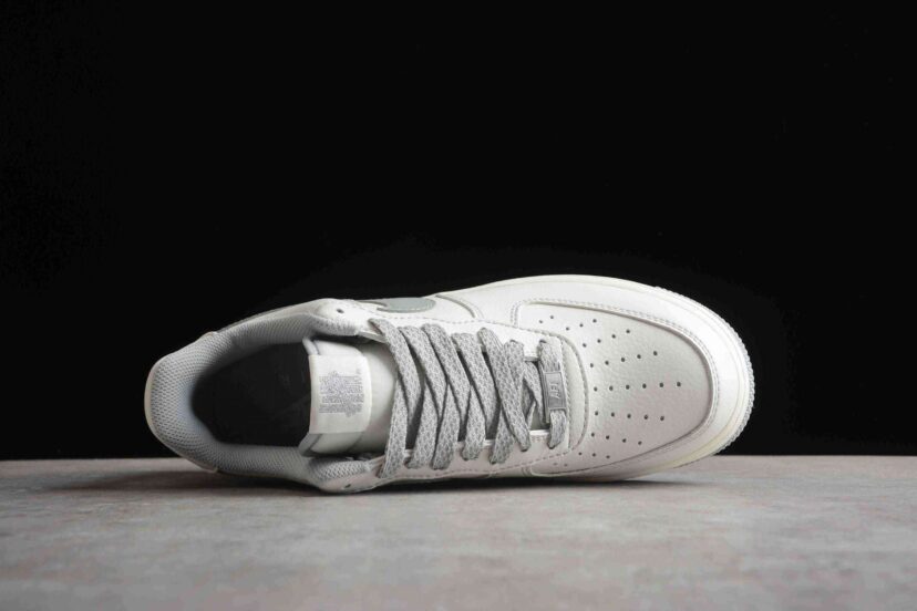 Undefeated x Nike Air Force 1 Low White Grey