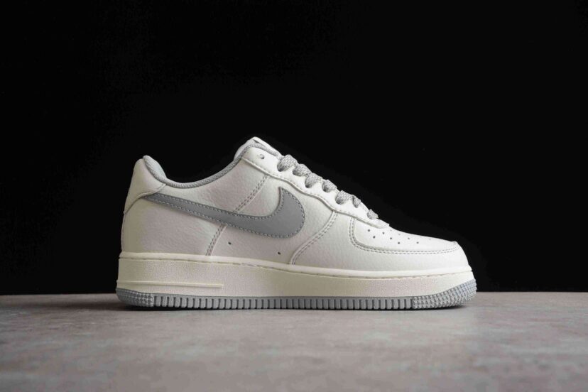 Undefeated x Nike Air Force 1 Low White Grey