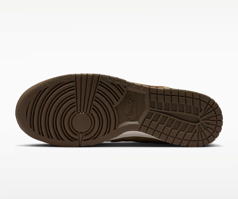 Dunk Low SE “LNY”