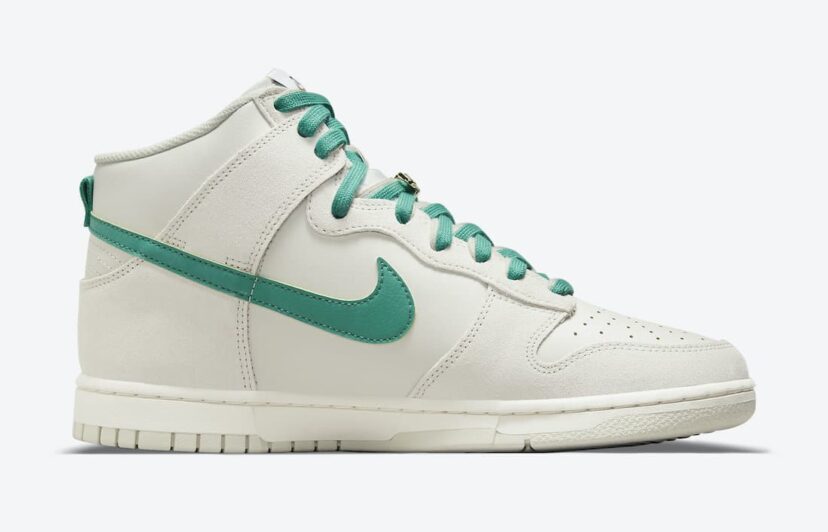 Dunk High First Use Sail Light Bone