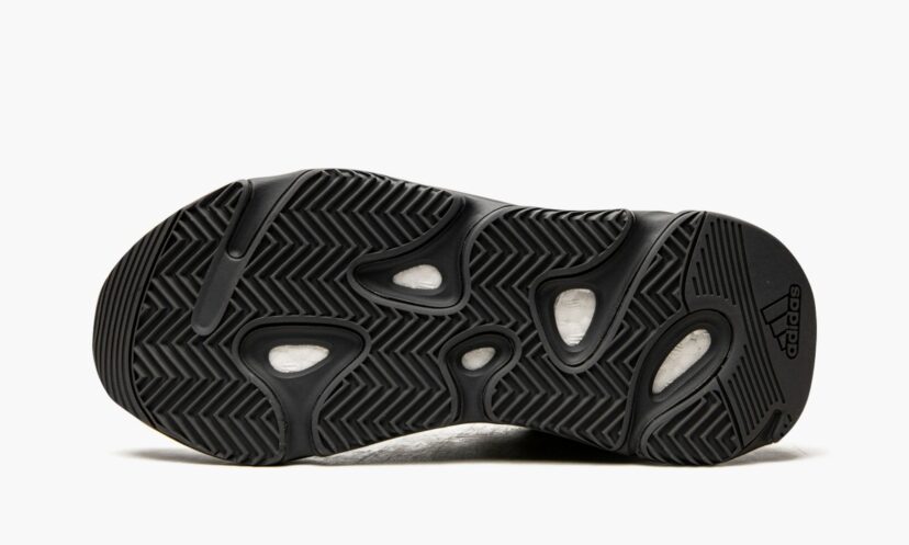 Yeezy 700 MNVN ‘Resin’