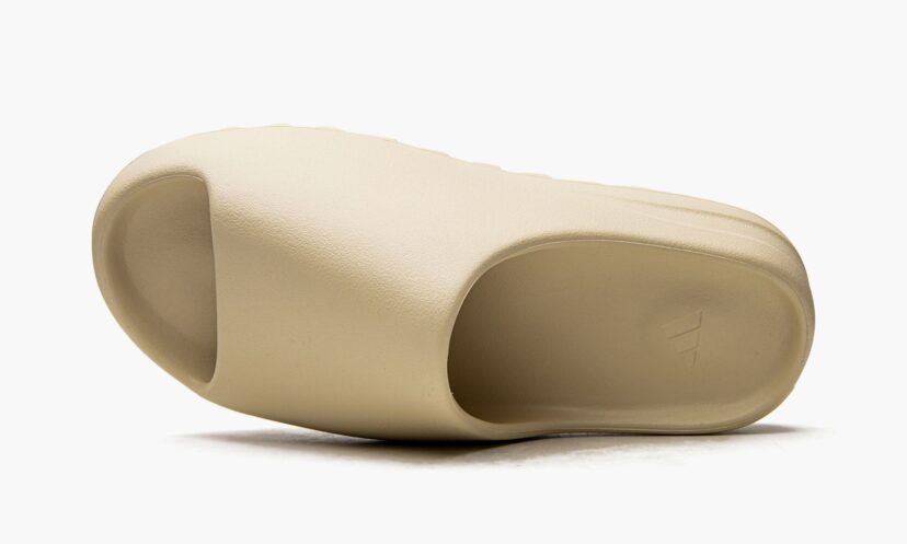 Yeezy Slide ‘Bone (2022 Restock)’