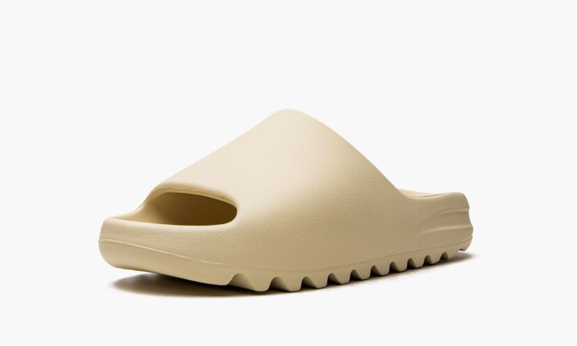 Yeezy Slide ‘Bone (2022 Restock)’