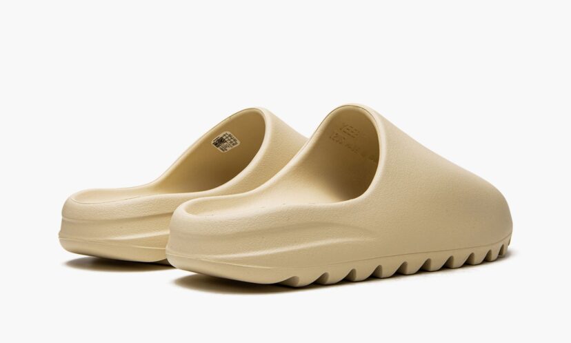 Yeezy Slide ‘Bone (2022 Restock)’