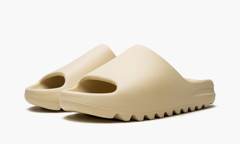 Yeezy Slide ‘Bone (2022 Restock)’