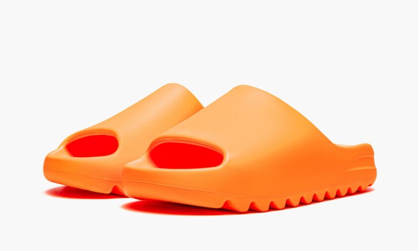 Yeezy Slide ‘Enflame Orange’